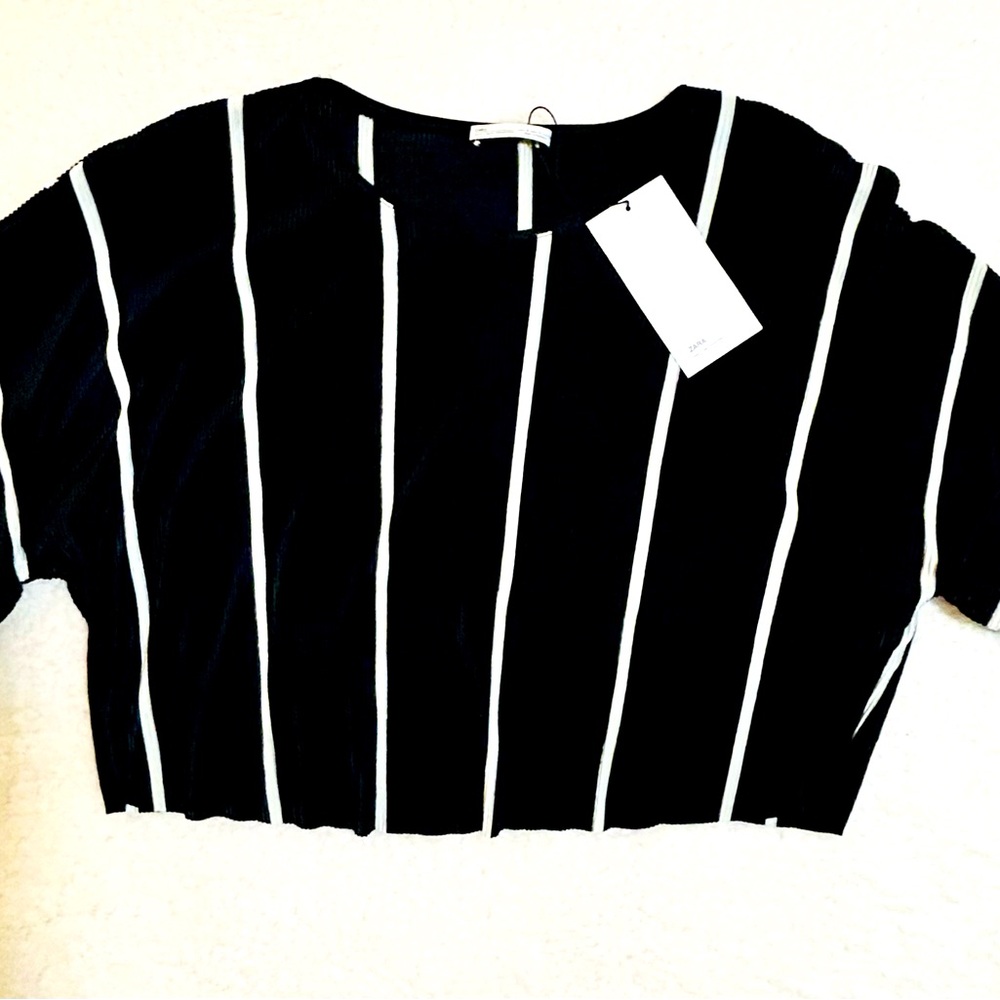 Zara Black and White Short Sleeve Crop T-Shirt